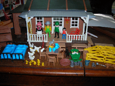 Farm-House-2a.gif (196.61 KiB) 524 mal betrachtet Die Zeitung ist auch dabei, obwohl nicht auf dem Bild.