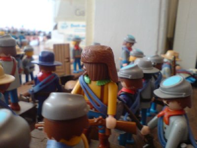 DSC01508.JPG (64.14 KiB) 1123 mal betrachtet "Beim Licht, Colt! Wir könnten sie wirklich fertigmachen!" "Wenn nichts mehr schief geht, ja."