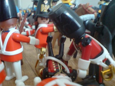 DSC01550.JPG (83.61 KiB) 1125 mal betrachtet "Mann, stehen sie hier nicht rum, Major. Schaffen sie den Oberst hier weg und die Jäger hierhin!" "Was erlauben die sich?"