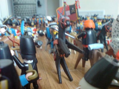 DSC01552.JPG (82.55 KiB) 1125 mal betrachtet "Sie haben es doch gehört D`Eclin! Los, die Jäger zum Angriff! Nimm das, Graubauch!" "Unnnng!"