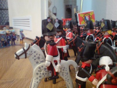 DSC01647.JPG (88.33 KiB) 1064 mal betrachtet "Die können uns mit Leichtigkeit blockieren. Hier können wir nichts ausrichten. Wir reiten zu den Yankees und schliessen uns deren Gegenangriff an. Schwadron? Rückzug!"