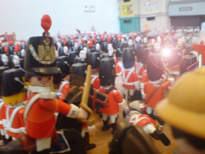 DSC01691.JPG (75.53 KiB) 1061 mal betrachtet "Euer Majestät? Die Schwere zieht sich zurück. Ich habe das ungute Gefühl dass wir hier nicht mehr rauskommen. Sie sollten sich in Sicherheit bringen."