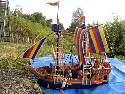 Fredeswind 069.JPG (181.06 KiB) 1067 mal betrachtet Das Schiff ist fertig!