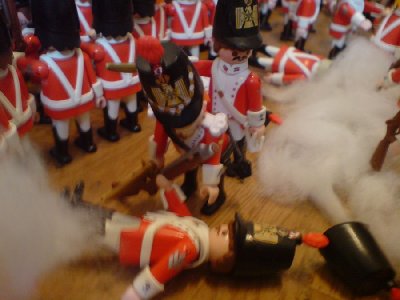 DSC01724.JPG (75.45 KiB) 1085 mal betrachtet "Steht da nicht so rum! Greift an!" "Corporal? Sie haben mir das Leben gerettet. Corporal? Verdammt!"
