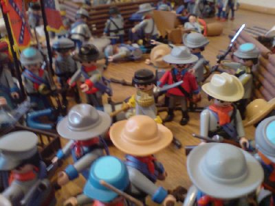 DSC01731.JPG (90.38 KiB) 1083 mal betrachtet "So macht man dass! Vorwärts 18. Texas! Jetzt treiben wir sie zurück nach Lyon!"