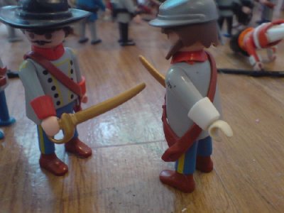 DSC01925.JPG (66.08 KiB) 1110 mal betrachtet "Das sind nicht viele. Eine Kompanie vielleicht. Mit denen können wir es noch aufnehmen. Vorwärts!" "J... Ja Sir."