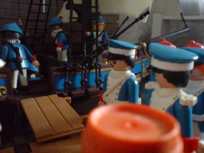 DSC02266.JPG (81.16 KiB) 1118 mal betrachtet "Ich würde ihnen gerne meine Offiziere vorstellen: Dies hier ist meine rechte Hand Leutnant Mark von Bommel." "Euer Majestät. Meine Herren."