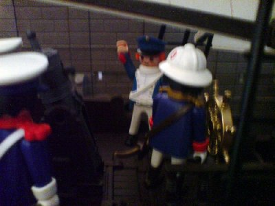 DSC02286.JPG (79.57 KiB) 1115 mal betrachtet "Meine Herren? Alles ist verladen. In 10 Minuten verlassen wir den Kai und werden zu unserer Startposition geschleppt." "Ausgezeichnet. Danke Fähnrich."