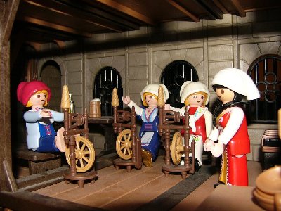 Holländer 03.JPG (123.8 KiB) 1670 mal betrachtet Senta sitz mit ihren Freundinnen beim Spinnen.