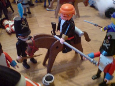 DSC02411.JPG (83.98 KiB) 1308 mal betrachtet "Leutnant? Batterie bei den Protzen sammeln. Wollen doch mal sehen was noch übrig ist." "Jawohl Hauptmann von Bieber."