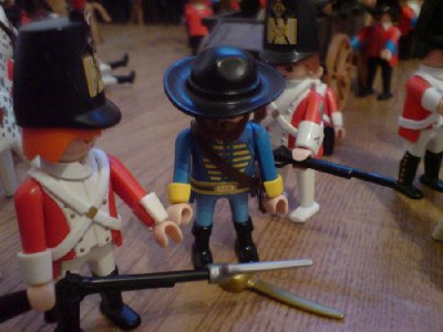DSC02416.JPG (81.63 KiB) 1306 mal betrachtet "Aufstehen Rebell." "Ich bin kein Rebell. Ich bin Offizier der Konföderation." "Falsch! Du bist unser Gefangener und jetzt beweg dich."