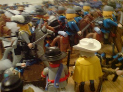 DSC02448.JPG (87.48 KiB) 1389 mal betrachtet "Hallo General Bennain. Schön dass sie es einrichten konnten." "Hallo Rotti. War ein toller Plan. Bis auf dass er nicht aufging, Tip Top. Und wie gehts jetzt weiter, du Genie?" "Halts Maul und steig ab. Dann erzähl ich`s dir.&quot
