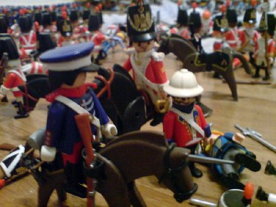 DSC02507.JPG (99.83 KiB) 1415 mal betrachtet "Markus? Lassen sie den Rebellen mitteilen, dass dieses Feld uns gehört, sie aber ihre Verwundeten reinholen können." "Wird erledigt. Aber was dann?" "Wir warten. Andreas wird schon rausfinden was hier läuft."