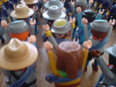 DSC02509.JPG (75.37 KiB) 1420 mal betrachtet "Verdammt Colt. Fast die ganze Kompanie ist hier. Hast Du den Captain gesehen? Der war am Boden zerstört." "Geh weiter. Wir reden nachher."
