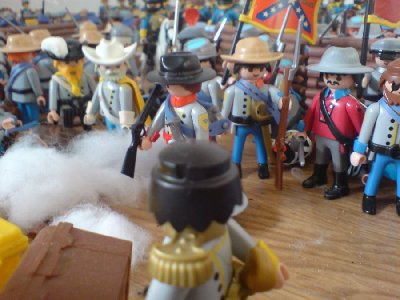 DSC02516.JPG (92.46 KiB) 1423 mal betrachtet "Mit Verlaub, Sir: Ich muss mich jetzt um mein Regiment kümmern, solange es noch meines ist. Sargeant Major Taggert wird mich vertreten, solange Monroe noch nicht zurück ist." "Wie sie meinen, Colonel"