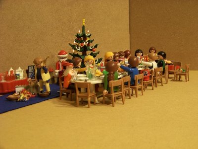 W�hlmeile Elise 01.JPG (81 KiB) 1461 mal betrachtet Die kleinen Einnahmen gibt die Elise an Steffen, der für alle playmoKekse vorbereiten wird.<br />Und für sonstige Auslagen der Familie...
