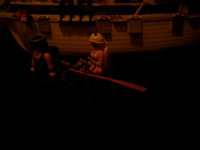 RegatteDez09 010.jpg (144.32 KiB) 1318 mal betrachtet Leise paddelten die drei mit dem Beiboot an das Schiff von leblanc ran...