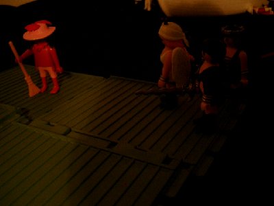 RegatteDez09 012.jpg (183.86 KiB) 1313 mal betrachtet &quot;Winni! Wos mochst denn du do? Zwingt di der leblanc jetzt zum Putzen?&quot; &quot;Hallo Bengerl! Na, oba du glaubst goar net wie dreckig des Schiff is! Des muaß amoi ordentlich sauber g'mocht werdn!&quot;