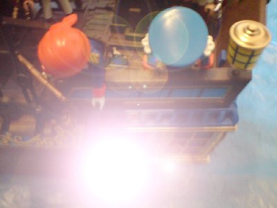DSC02671.JPG (50.91 KiB) 1117 mal betrachtet &quot;Oh nein. Nicht schon wieder der Rumpf. Noch so einen Treffer überstehen wir nicht, euer Majestät.&quot;