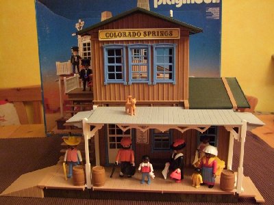 DSCF4555.JPG (457.88 KiB) 1117 mal betrachtet Colorado Springs<br /><br />mit OVP, Bauanleitung, Poster und die Toasties noch nicht herausgetrennt.