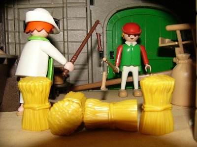 Es wird gedroschen.JPG (102.64 KiB) 2159 mal betrachtet Jetzt gibt es auch playmobilsche Dreschflegel (zumindest bei mir).
