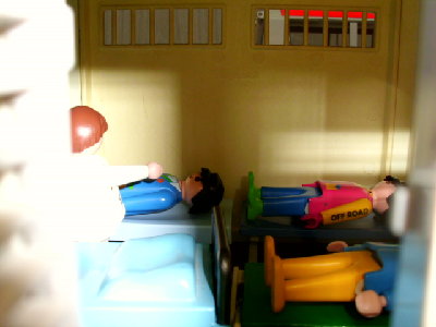 DSCI0322.JPG (149.77 KiB) 1368 mal betrachtet Ein Blick in die Sanitätsstation