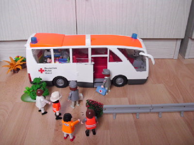 DSCI0353.JPG (143.45 KiB) 1374 mal betrachtet Das SEG Team geht in den Bus und will losfahren