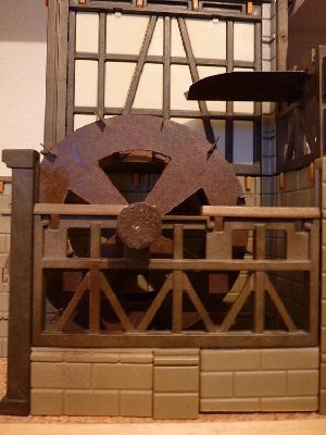 Mühle 24.JPG (74.43 KiB) 2350 mal betrachtet Neues Mühlrad von der Seite,