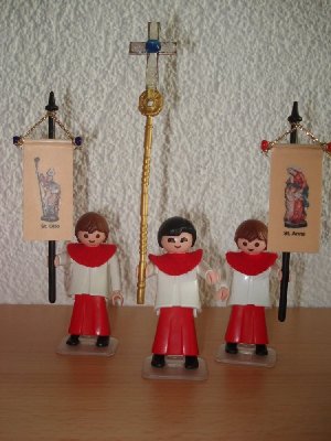 Kreuz und Fahnen.jpg (109.86 KiB) 3179 mal betrachtet Kreuz und Fahnen