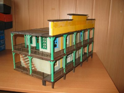 Bank054.jpg (89.19 KiB) 1456 mal betrachtet Treppenhaus