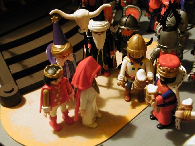 45-Thronsaal Gehen wir essen.jpg (151.95 KiB) 1209 mal betrachtet &quot;Wir sollten schon langsam zur Tafel gehen, das Essen wartet schon.