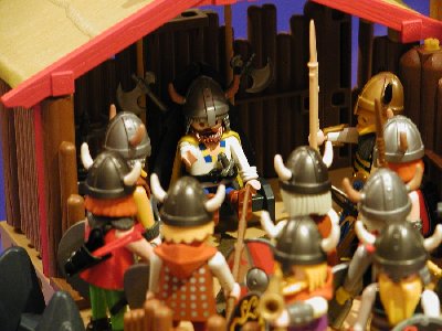 063-Beratung.jpg (152.46 KiB) 1338 mal betrachtet So riefen wir eine große Beratung ein und beschlossen euch zu Rate zu ziehen, mit welchem Phänomen wir es hier zu tun haben.“