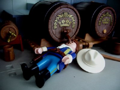 BCKeller (7).jpg (138.18 KiB) 1007 mal betrachtet "Na sauber, Herr Hauptmann! Du sollst den Gästen doch nicht alles wegsaufen...."