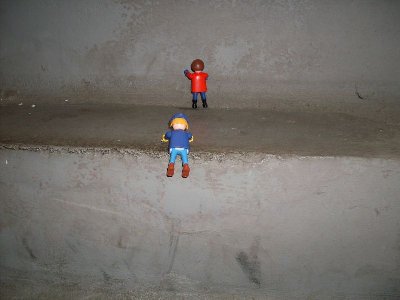 z2.jpg (77.25 KiB) 1200 mal betrachtet &quot; Ich hasse Treppensteigen!&quot;<br />&quot;Na was denn, ich dachte ihr Yankees musstet grundausbildungen absolvieren!?&quot;<br />&quot;