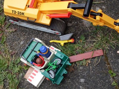 z19.jpg (156.02 KiB) 1204 mal betrachtet &quot;Ahh, du sonntagsfahrer von superman hast deinen Führerschein doch auf dem Rummel gewonnen!&quot;<br />&quot;Wo denn sonst?&quot;<br />&quot;Argh, ich halts im Kopf nicht aus!&quot;
