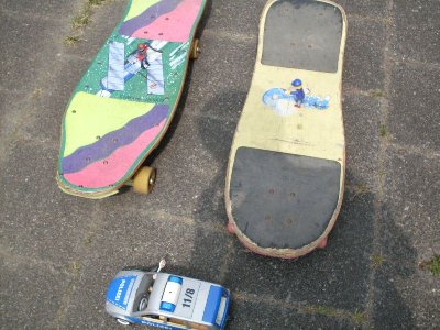 z36.jpg (119 KiB) 1204 mal betrachtet Mist, die fahrt dürfte zu Ende sein<br />&quot; Quatsch nicht so dumm, Kommentator, dem Großen Superman wird schon was einfallen!&quot;<br />&quot; Hände hoch,hier spricht die .....&quot;<br />Das SpiegeleiHehehe!&quot;<br />&quot;Das gibt eine Geldstrafe von 20 Playronen*,