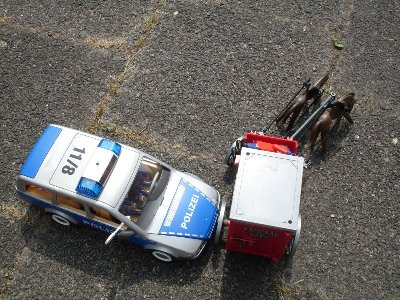 z41.jpg (172.1 KiB) 1205 mal betrachtet &quot; Du musst wirklich alles kaputtmachen supi!&quot;<br />&quot; Verdammt, wo ist das Lenkrad?&quot;<br />&quot; Arghh, das ist eine Kutsche!&quot;