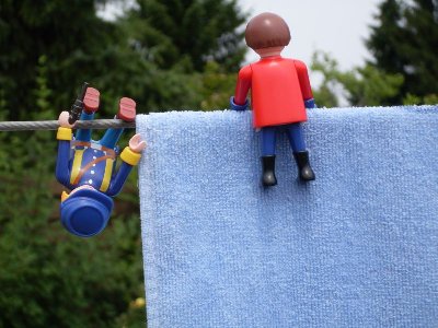 z55.jpg (108.74 KiB) 1065 mal betrachtet Echt guter flug Jungs, zielsicher an die Wäscheleine!<br />&quot; Halt die Klappe , Kommentator!&quot;