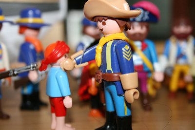 Batch0146.jpg (84.6 KiB) 1110 mal betrachtet er klopft Henry auf die Schulter...