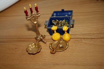 Batch0159.jpg (89.86 KiB) 1105 mal betrachtet bischen Schmuck und Geld kann man immer brauchen