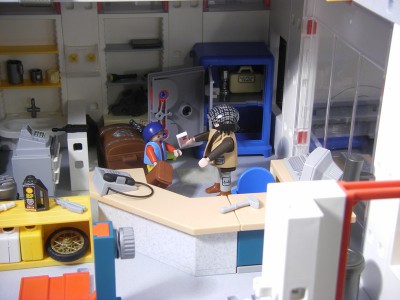 71167 justus bringt einen koffer (Kopie).JPG (101.11 KiB) 2035 mal betrachtet Justus bringt einen, noch, leeren Koffer
