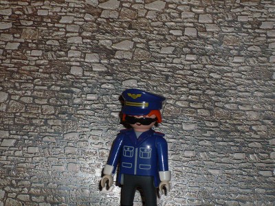 e.jpg (191.26 KiB) 2450 mal betrachtet Name: Clark<br />Beruf: Captain und Teamleader Team Blue Cross One<br />Nationalität: Amerikaner<br />Deckname: Eagle<br />Codekey: 31884