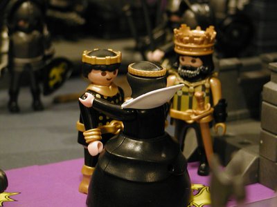 076 Koeniginn umarmte.jpg