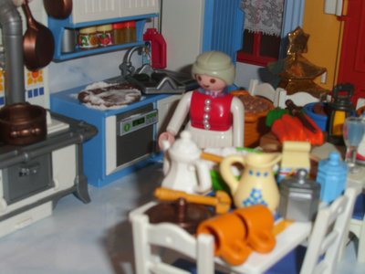 DSCI0195.JPG (188.72 KiB) 1397 mal betrachtet Gut kochen und backen kann sie auch, aber ob sie Ordnung hält sei dahingestellt.
