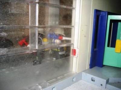 IMG_4698.JPG (52.2 KiB) 2411 mal betrachtet Der Atemschutztrupp im Inneren muss mit schlechten Sichtverhältnissen zurechtkommen.