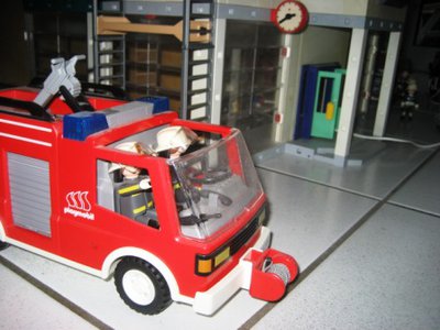 IMG_4699.JPG (61.02 KiB) 2410 mal betrachtet Auch die Freiwillige Feuerwehr erreicht die Einsatzstelle.