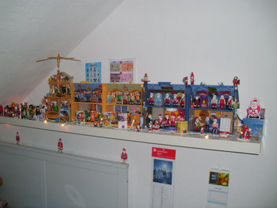 DSCI0489.JPG (193.64 KiB) 1351 mal betrachtet Mein Figuren-Regal, hier stehen alle Weihnachtsmänner und meine anderen Lieblings-Figuren.