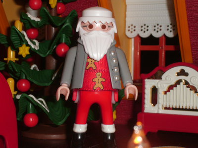 DSCI0500.JPG (179.52 KiB) 1811 mal betrachtet Mit grauer Steickjacke und Lebkuchen-Pulunder.