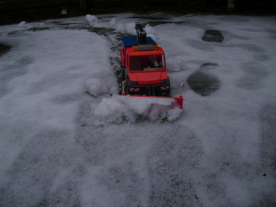 DSCI0590.JPG (178.1 KiB) 1255 mal betrachtet Die Maschine kämpft sich durch den Schnee.