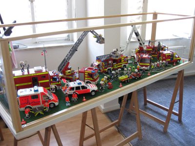 Vitrine Fahrzeug-Ausstellung 1.jpg